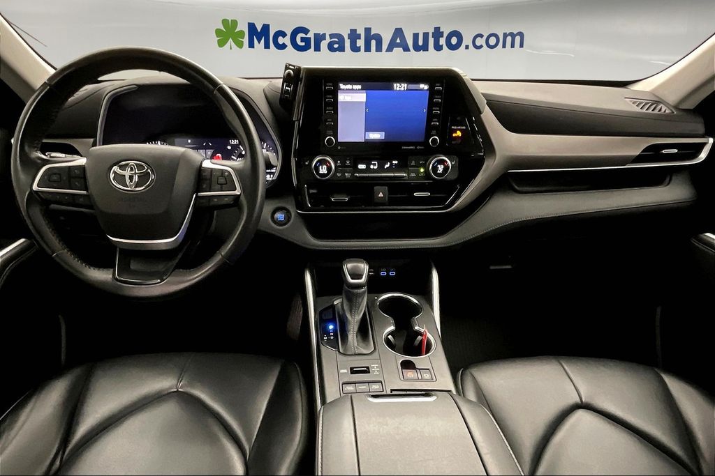 2022 Toyota Highlander XLE photo 16