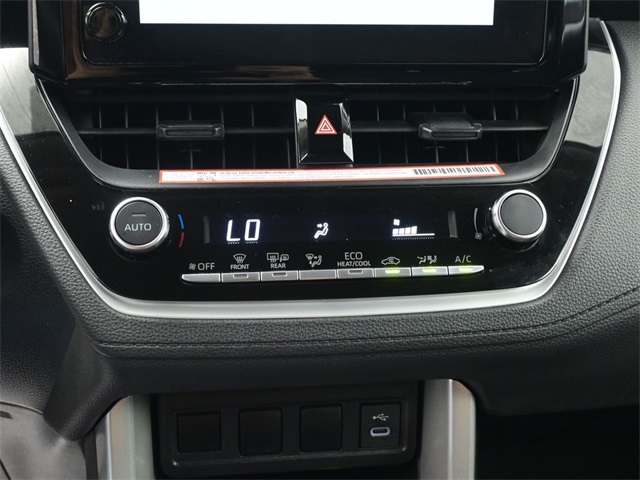 2025 Toyota Corolla Cross LE photo 3