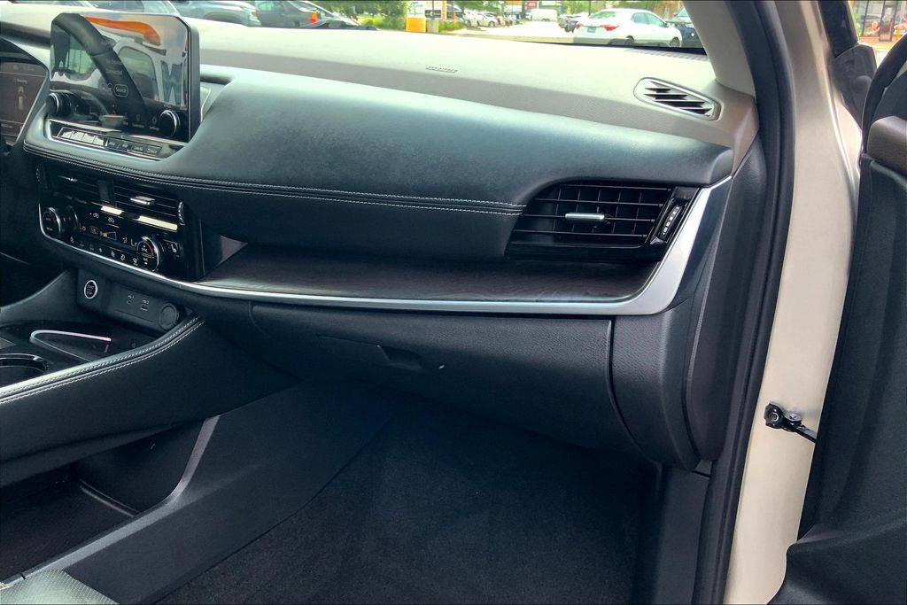 2021 Nissan Rogue Platinum photo 14