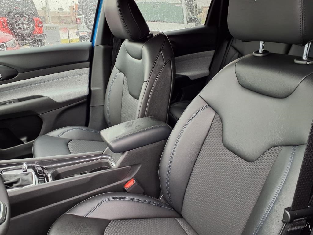 2025 Jeep Compass Latitude photo 8