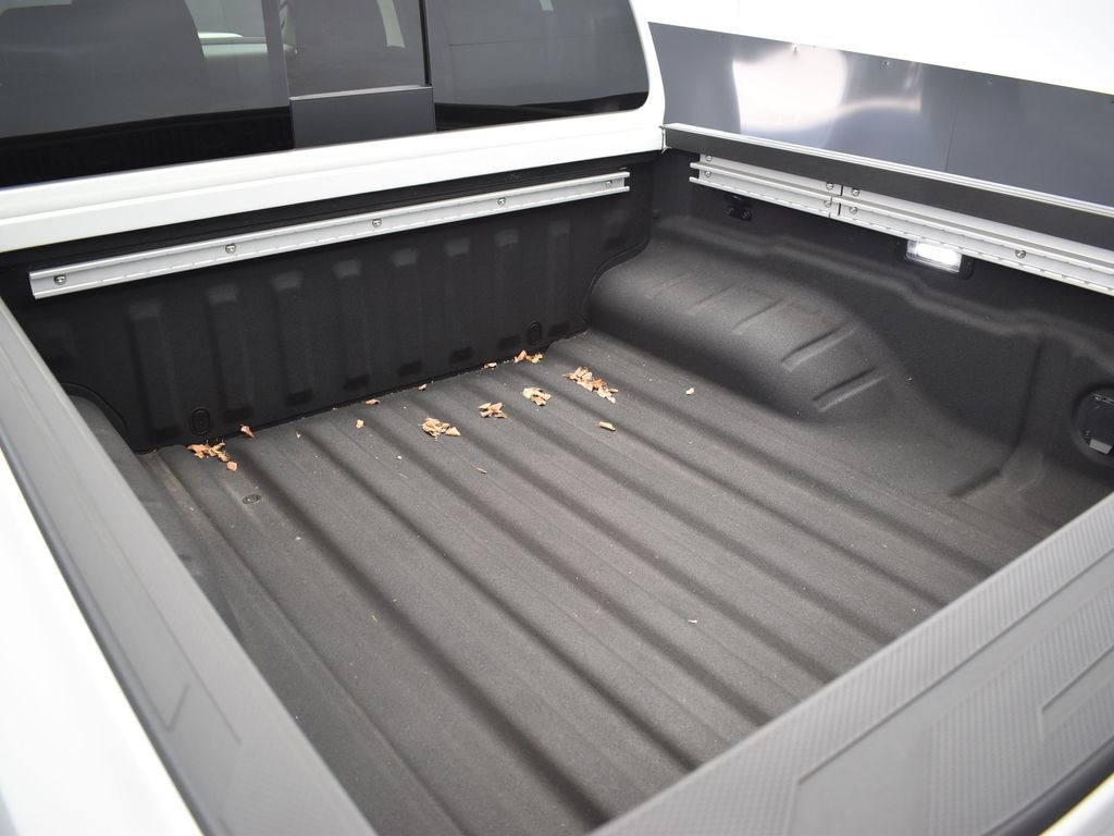 2025 Nissan Frontier SV photo 28