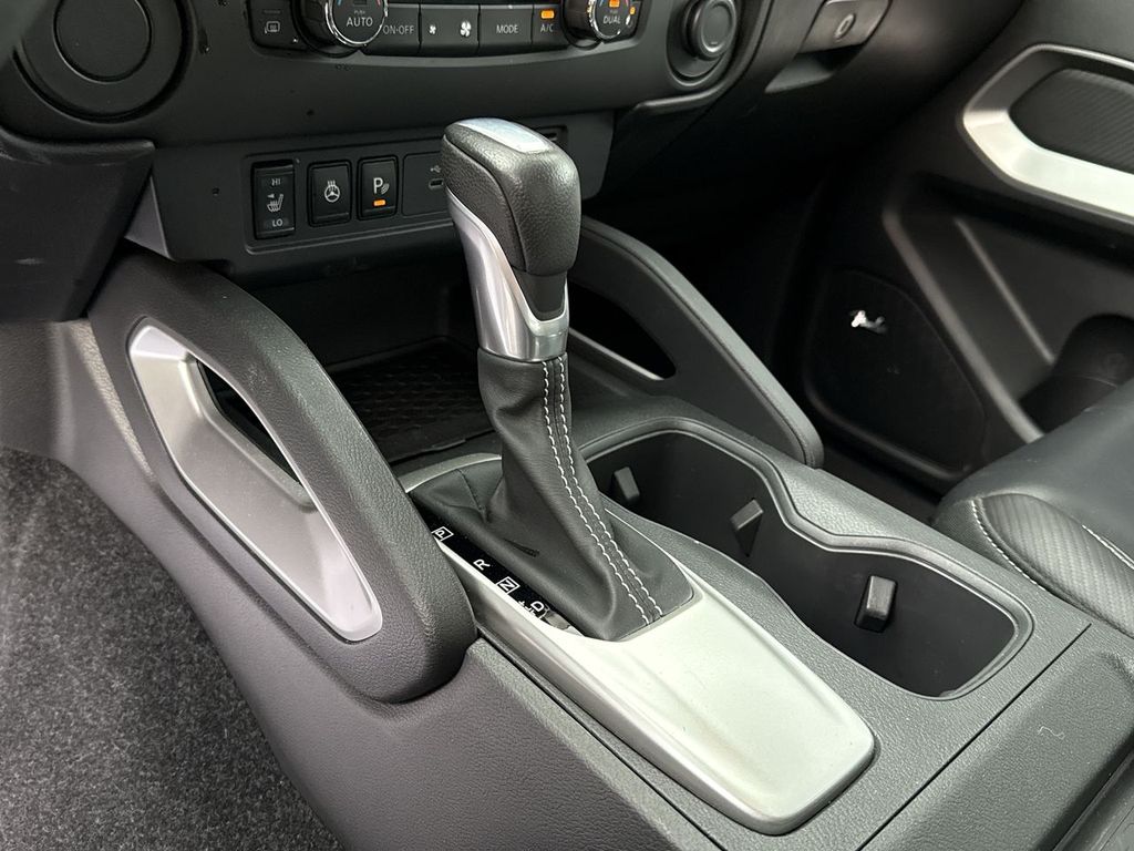 2024 Nissan Frontier SL photo 19