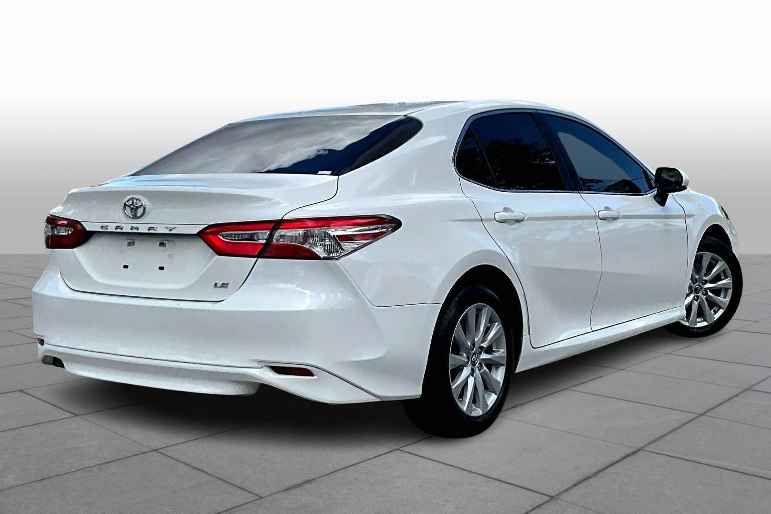 2018 Toyota Camry XLE XSE photo 12