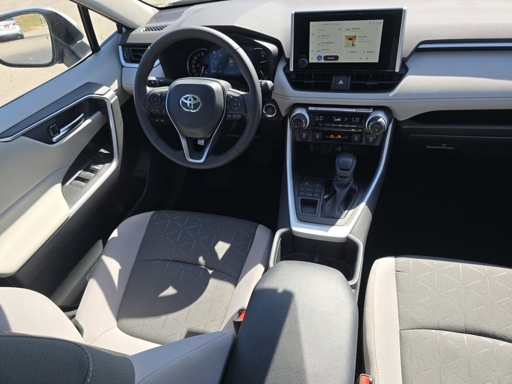 2025 Toyota RAV4 XLE photo 27