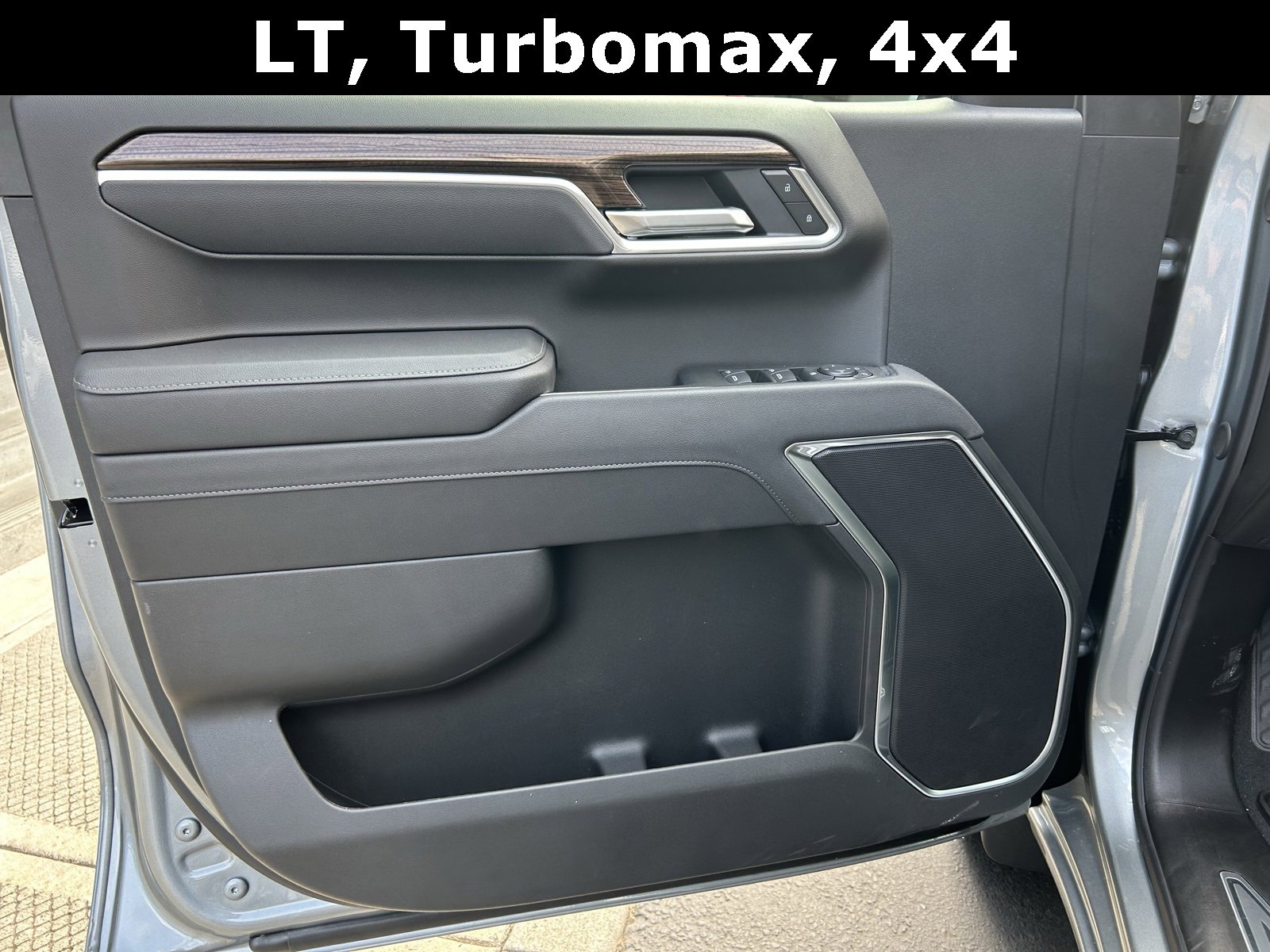 2025 Chevrolet Silverado 1500 LT photo 10