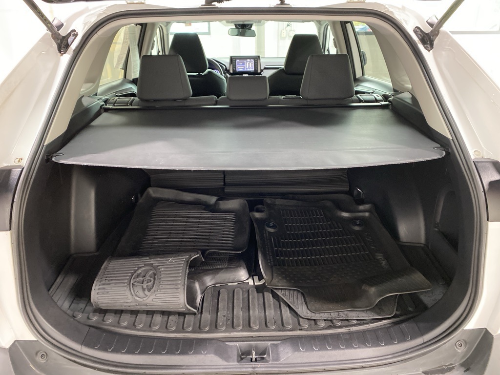 2021 Toyota RAV4 Hybrid LE photo 18