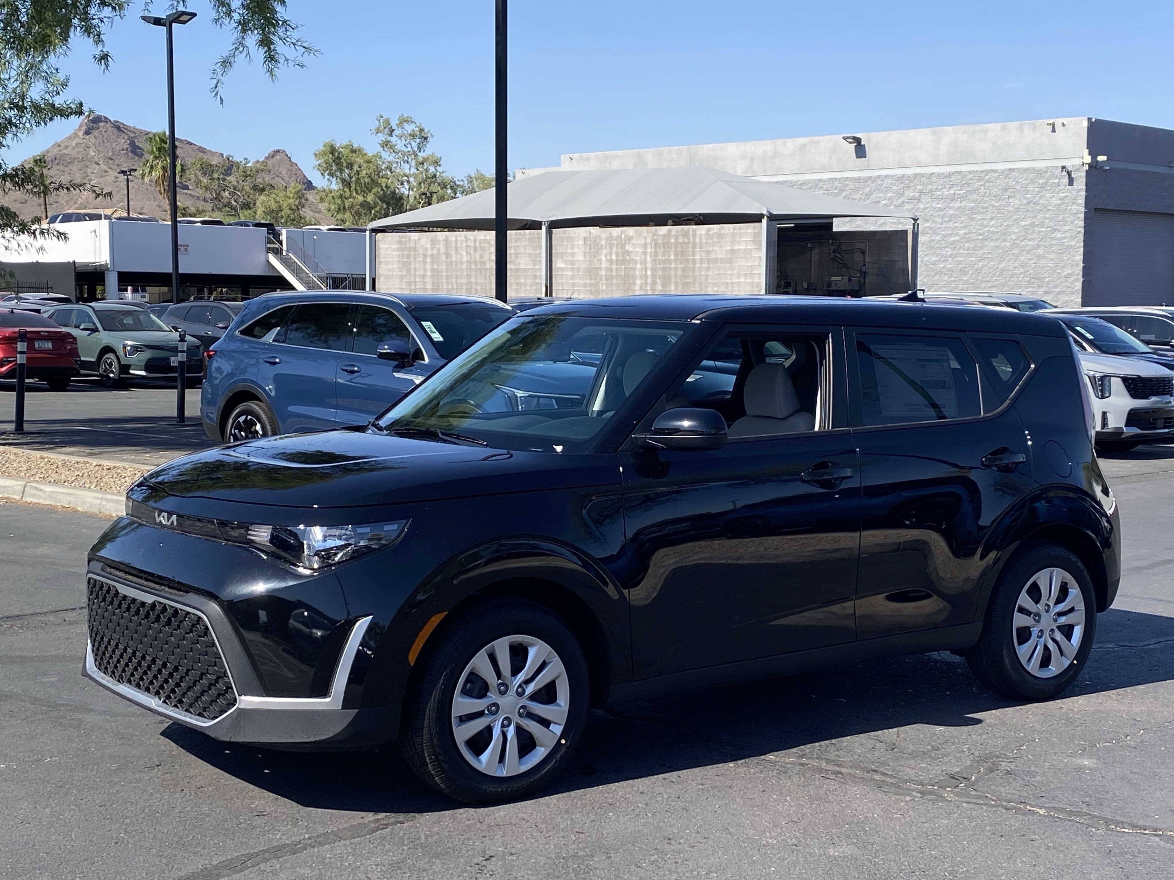 2025 Kia Soul LX photo 2