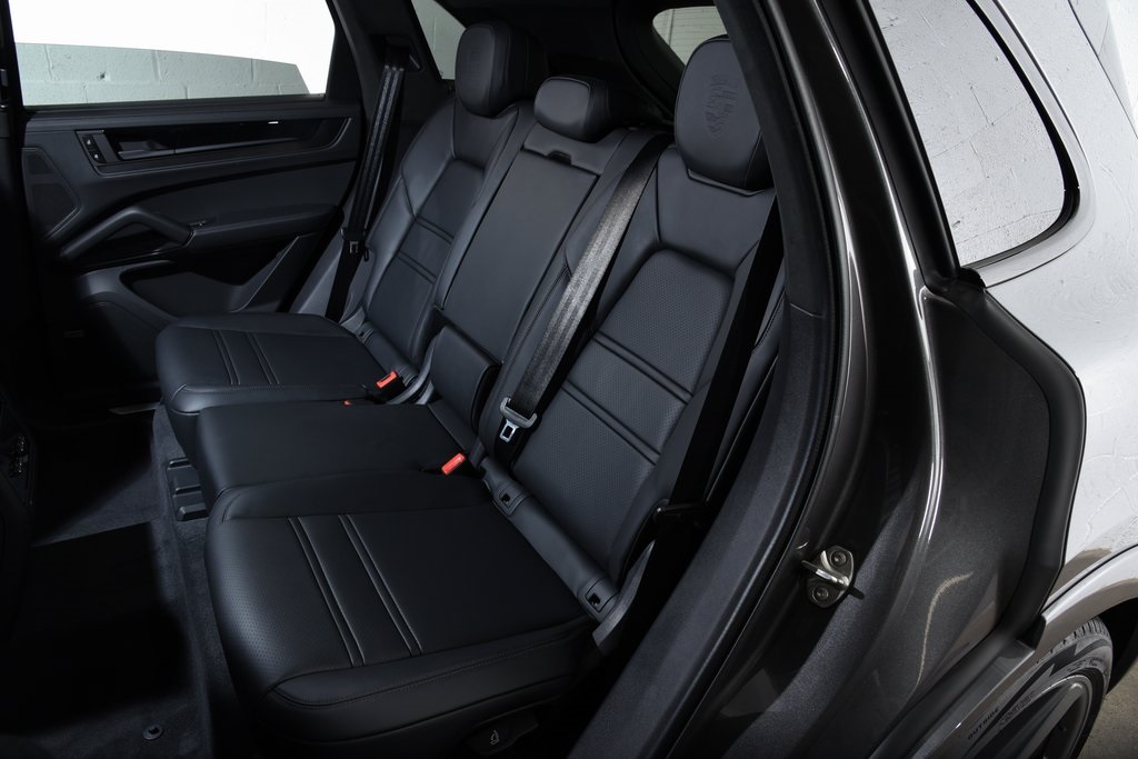 2025 Porsche Cayenne GTS photo 32
