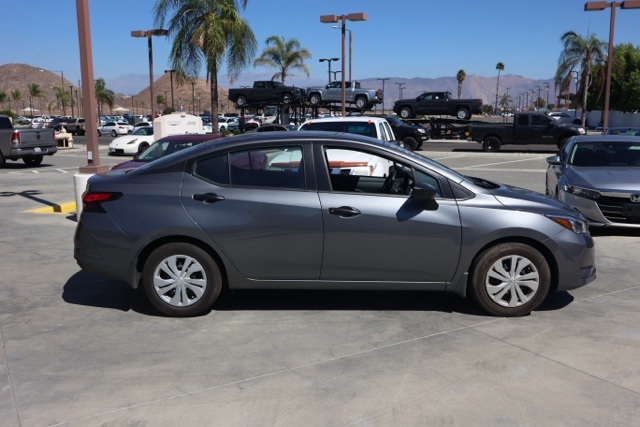 2025 Nissan Versa 1.6 S photo 2