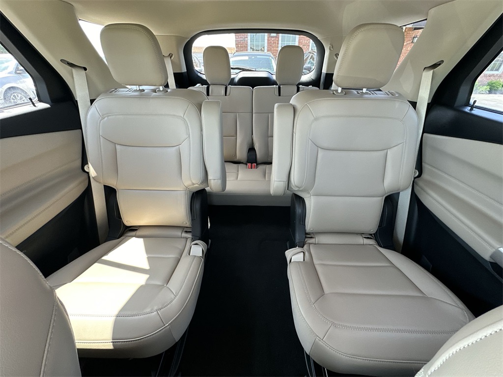 2023 Ford Explorer XLT photo 19