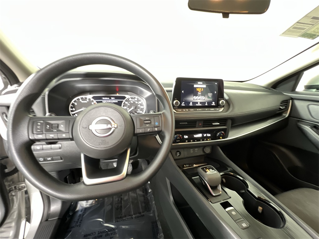 2024 Nissan Rogue SV photo 10
