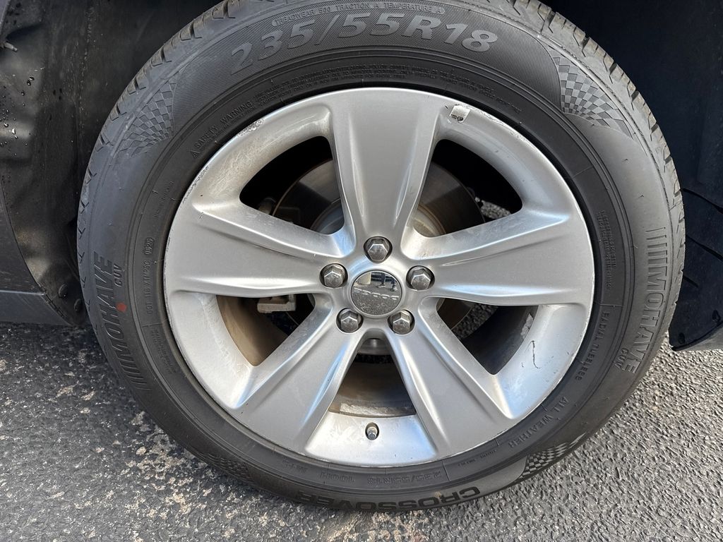 2023 Dodge Challenger SXT photo 7