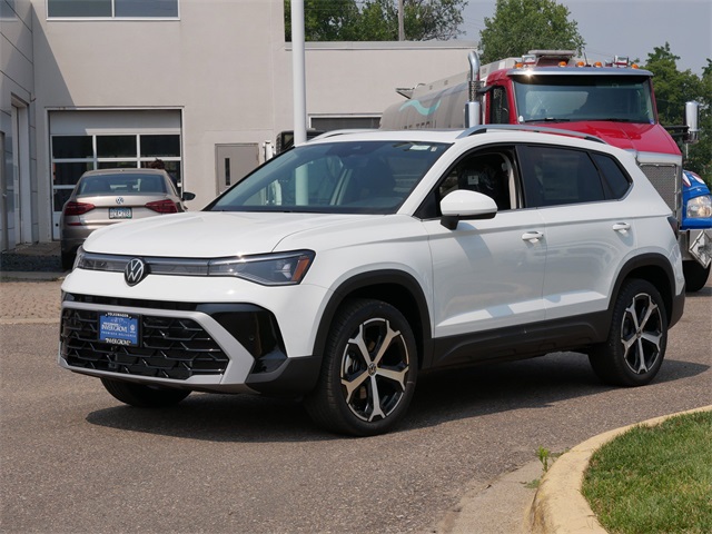 2025 Volkswagen Taos SEL photo 3