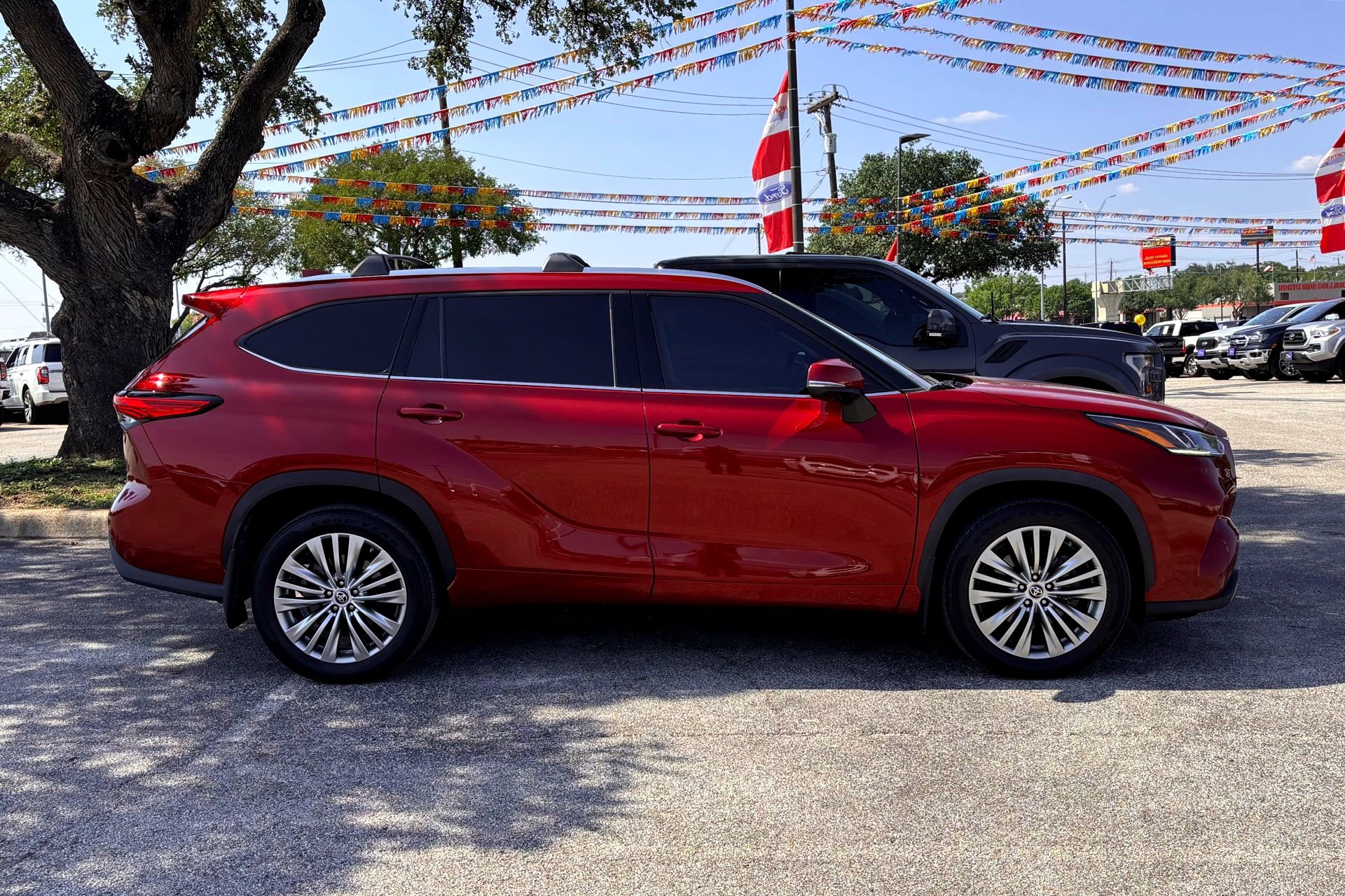 2022 Toyota Highlander Platinum photo 3