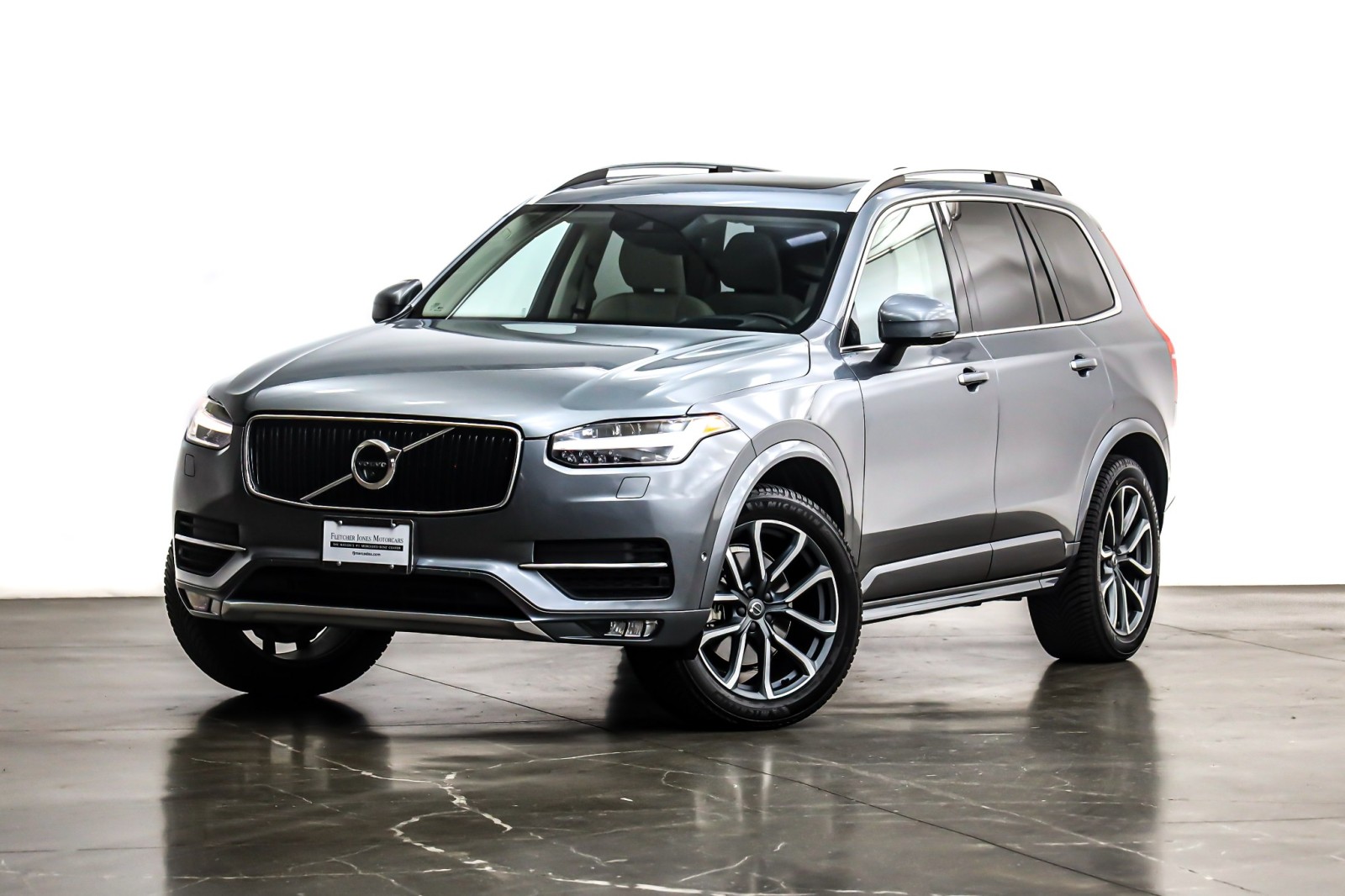 2019 Volvo XC90 Momentum's photo