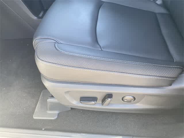 2025 Nissan Pathfinder SL photo 16