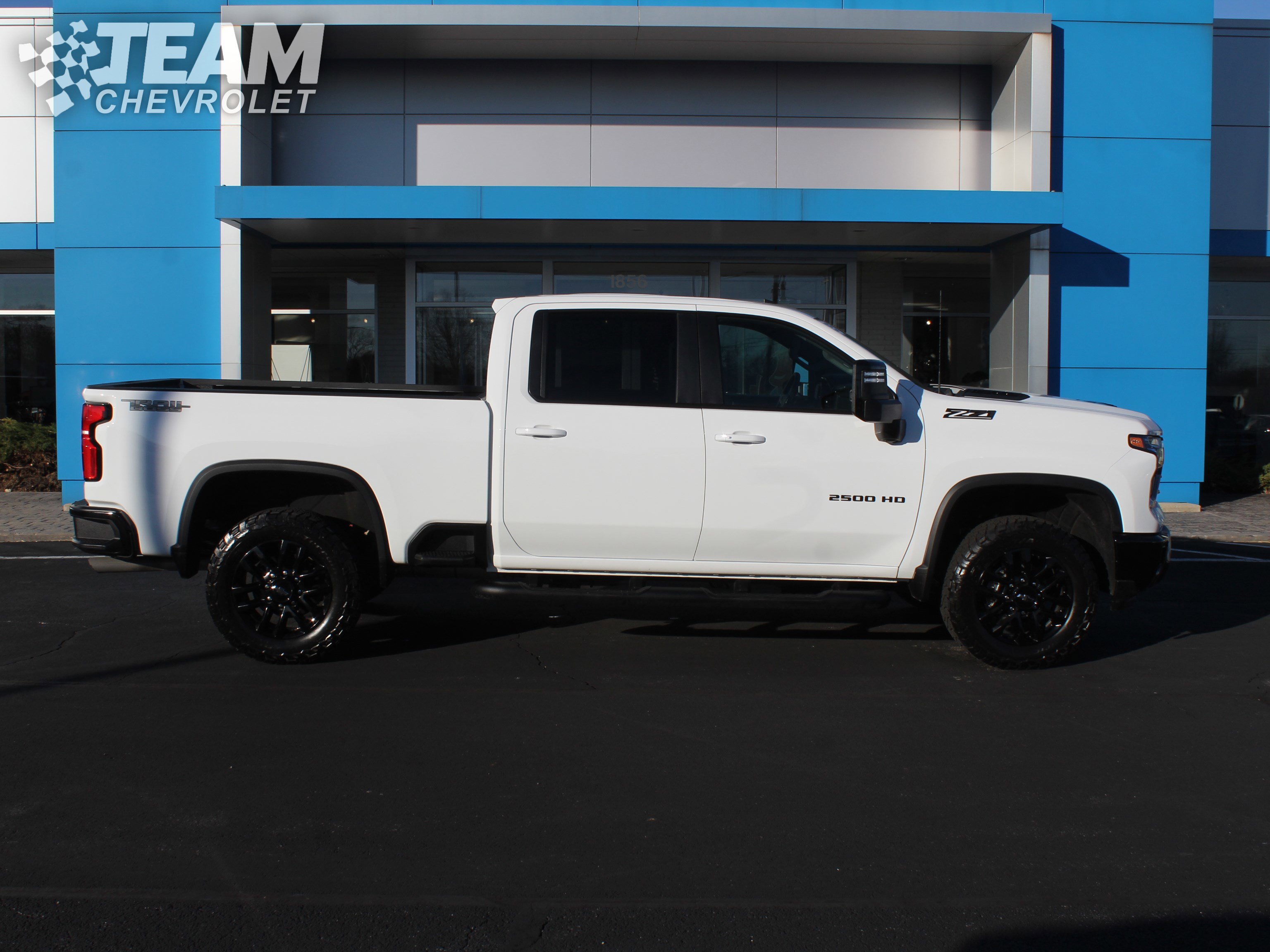 2025 Chevrolet Silverado 2500HD LT photo 2