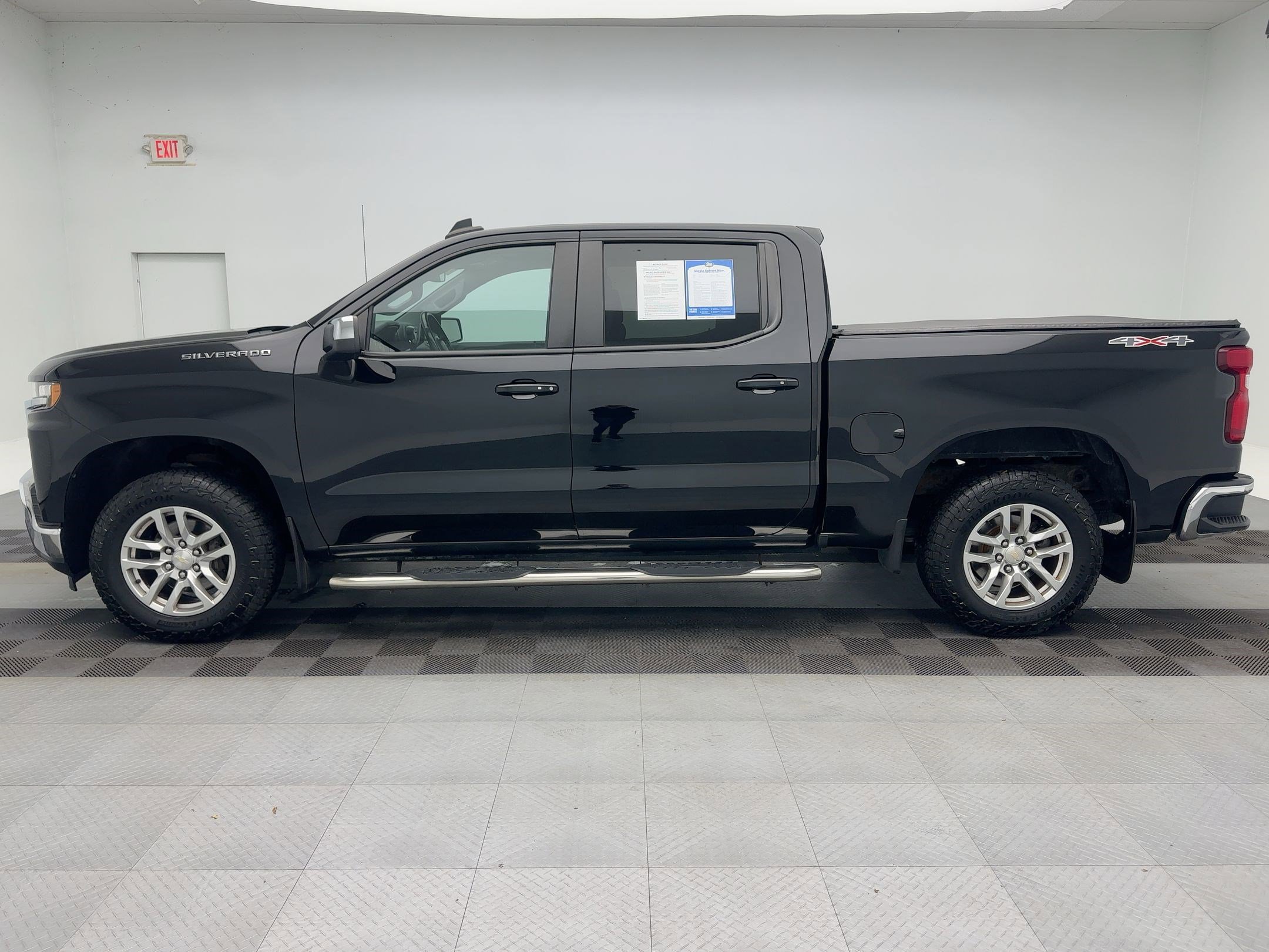 2019 Chevrolet Silverado 1500 LT photo 2