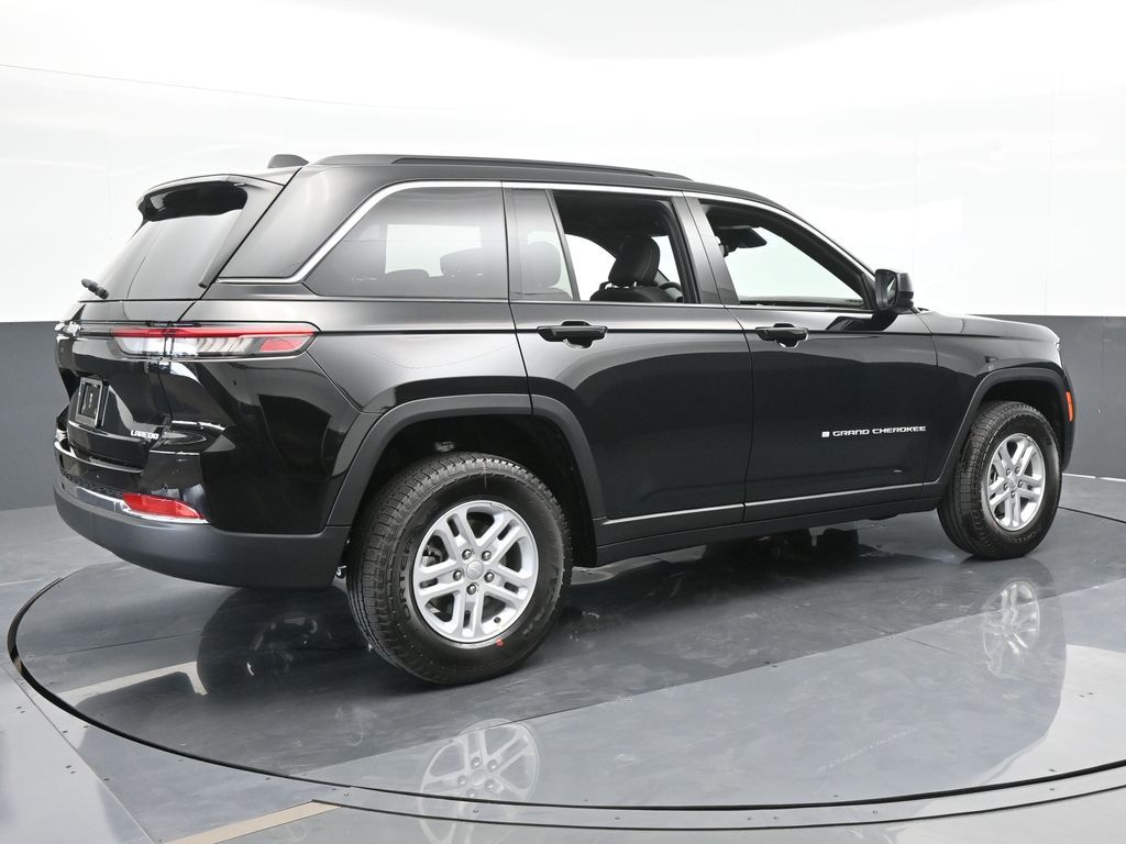 2024 Jeep Grand Cherokee Laredo photo 6