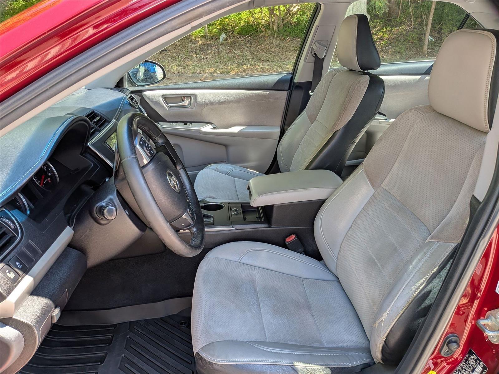2015 Toyota Camry XSE photo 14