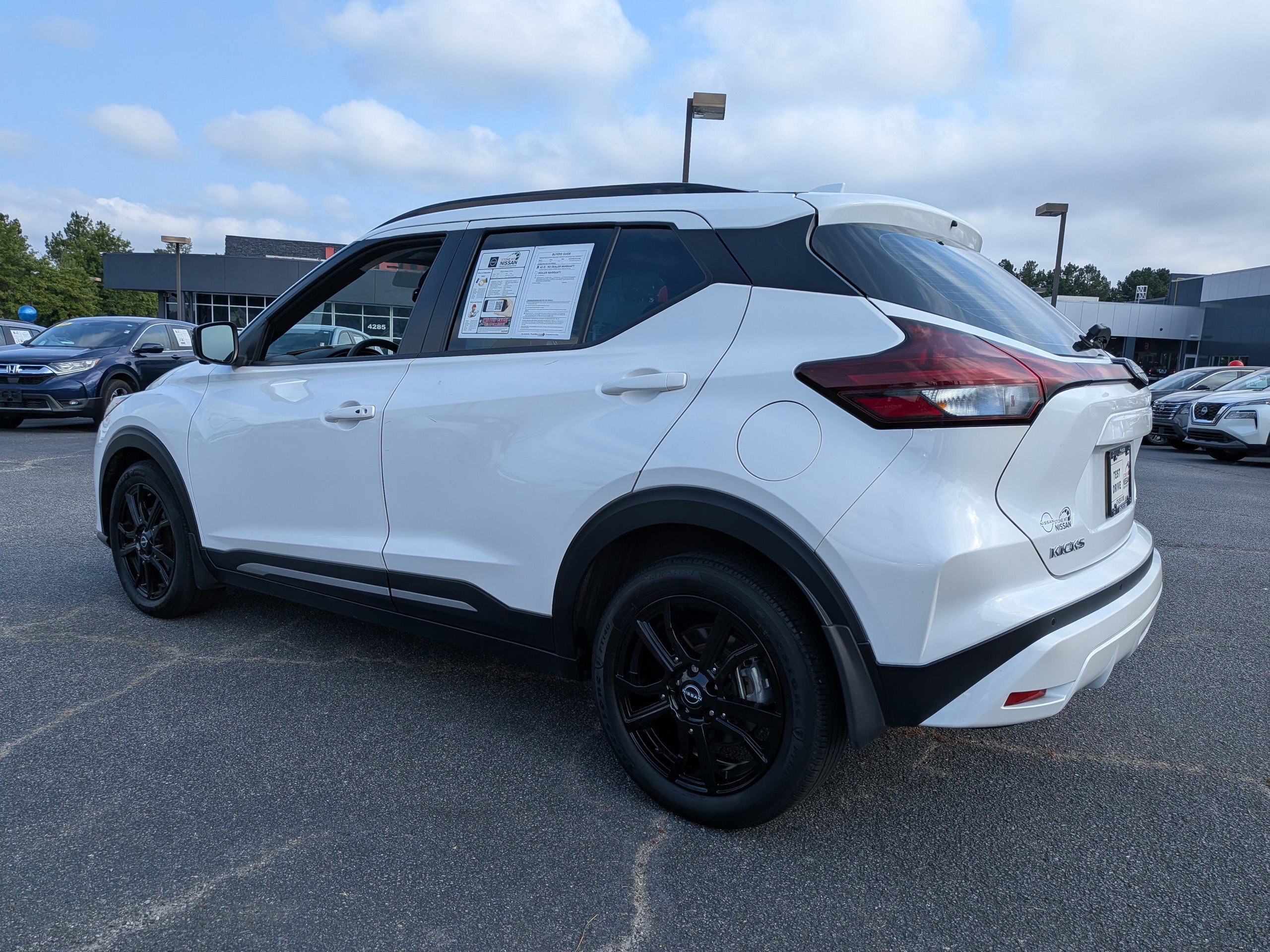 2023 Nissan Kicks SR photo 4