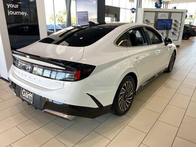 2025 Hyundai Sonata Hybrid Limited photo 2
