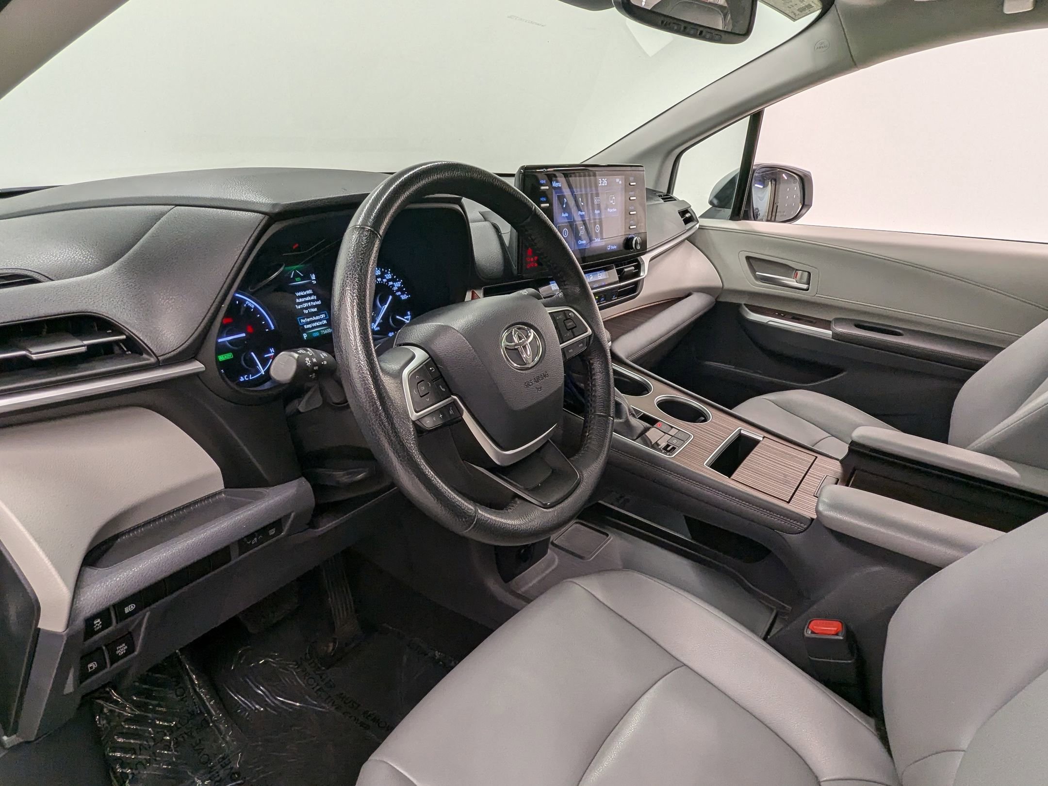 2021 Toyota Sienna XLE photo 3