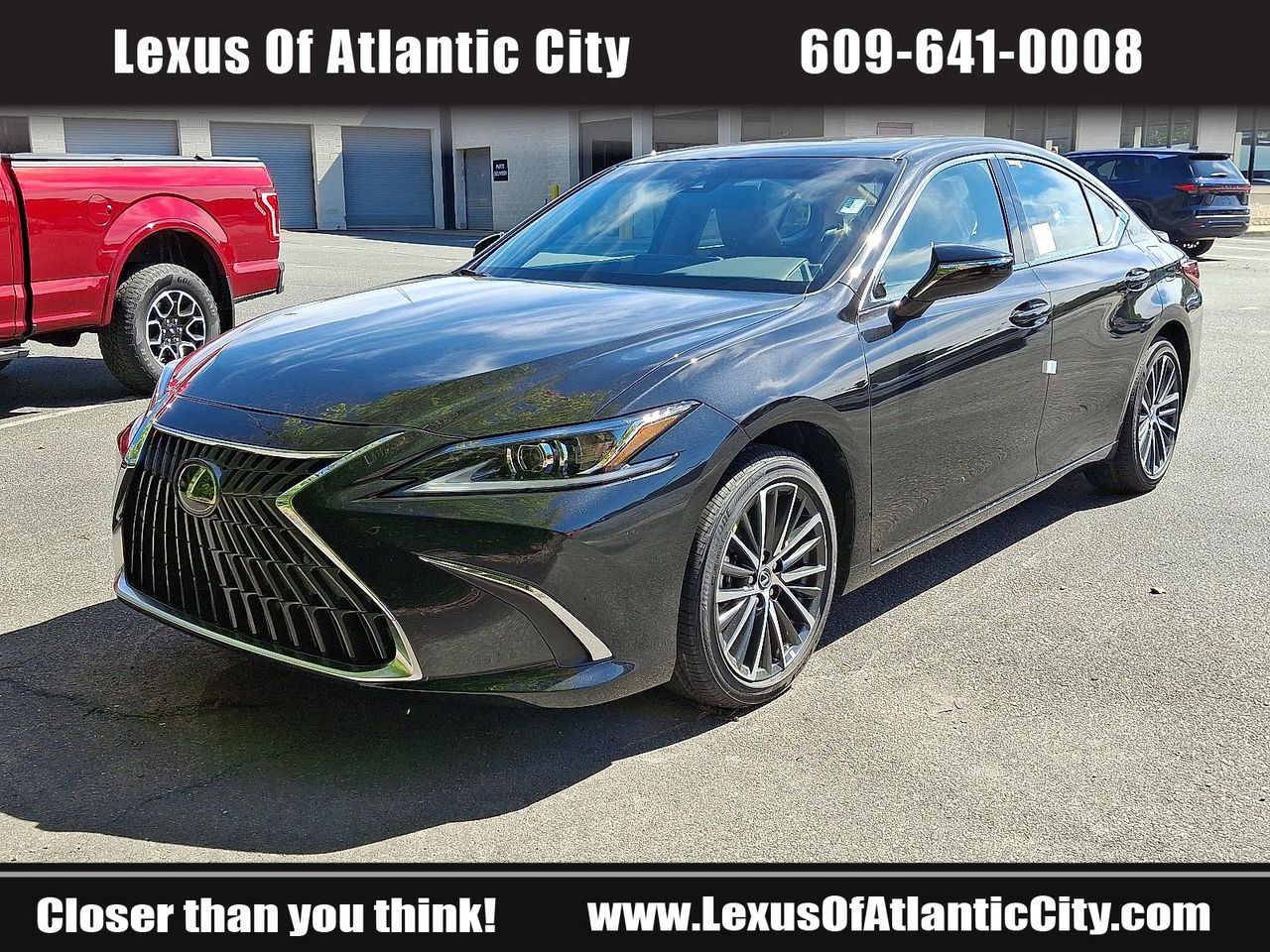 2025 Lexus ES 300h photo 3