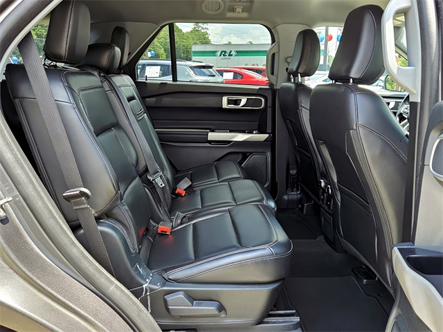 2023 Ford Explorer XLT photo 16