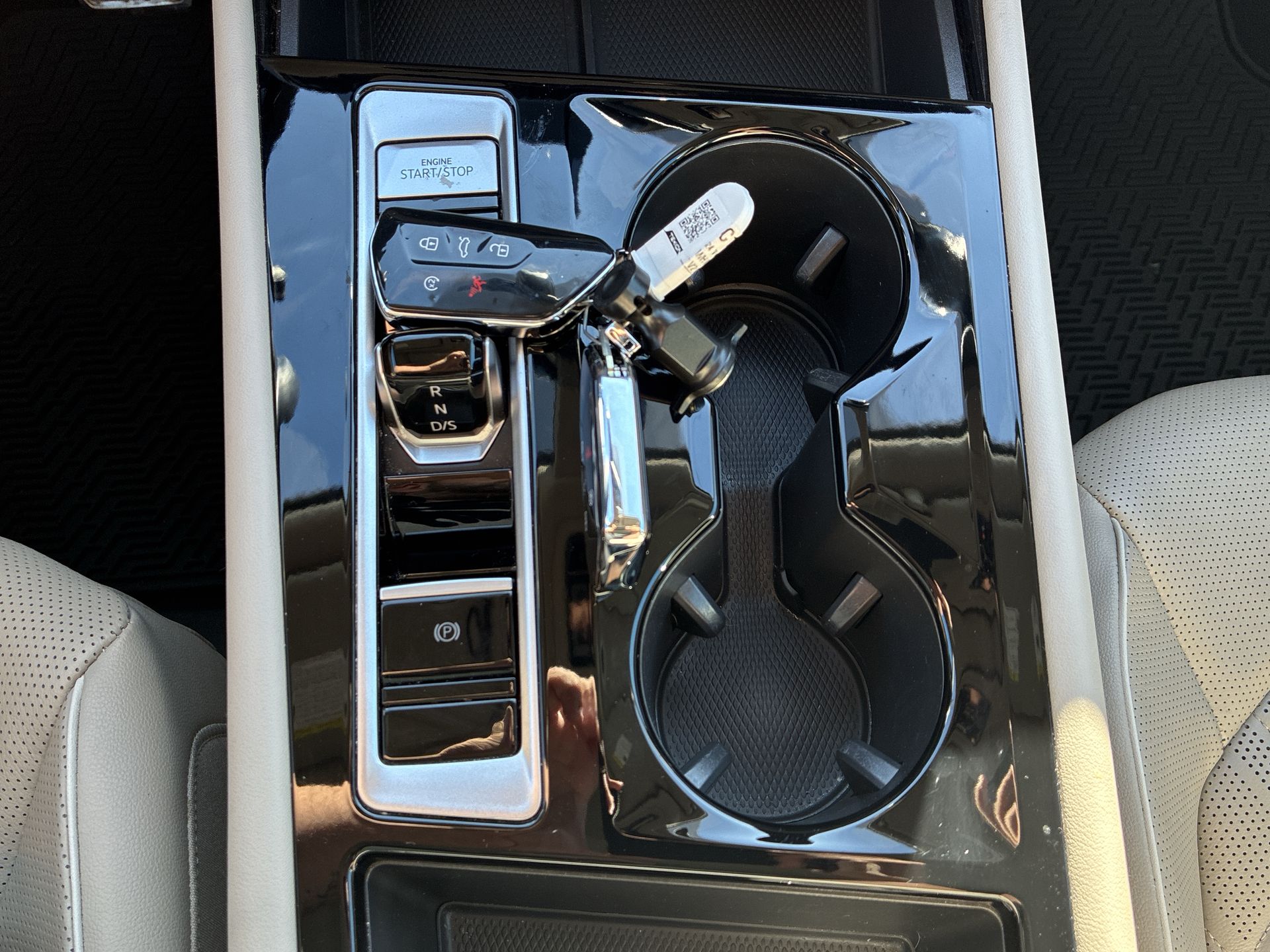 2024 Volkswagen Atlas SEL Premium R-Line photo 15