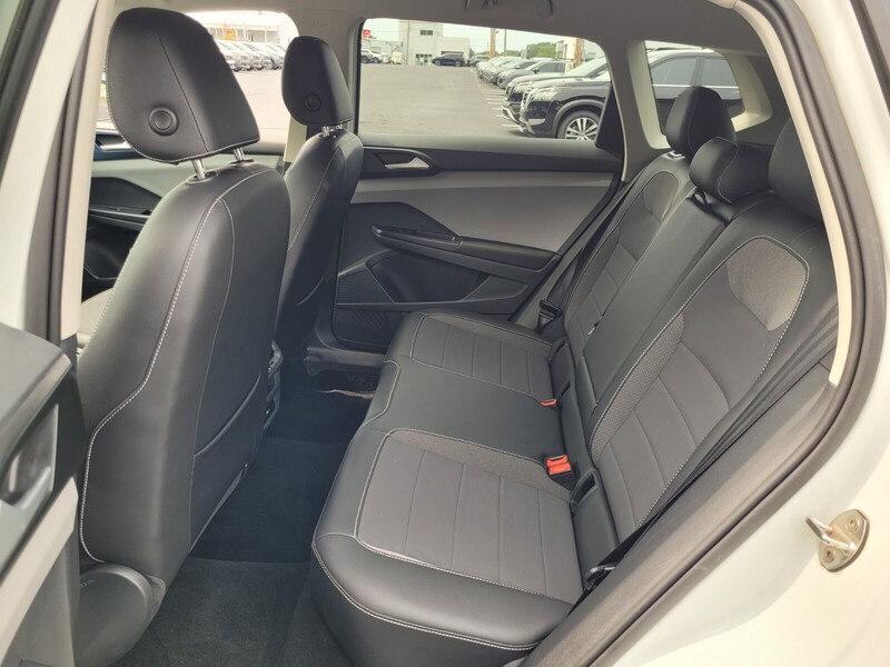 2023 Volkswagen Taos SE photo 9