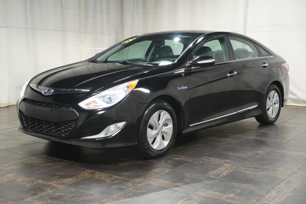 Used 2015 Hyundai Sonata Hybrid Base with VIN KMHEC4A48FA134291 for sale in Boardman, OH