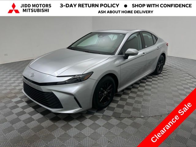 2025 Toyota Camry LE's photo