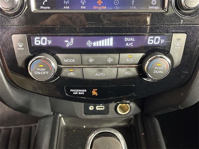 2019 Nissan Rogue SV photo 18