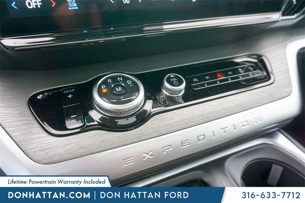 2025 Ford Expedition MAX Platinum photo 8