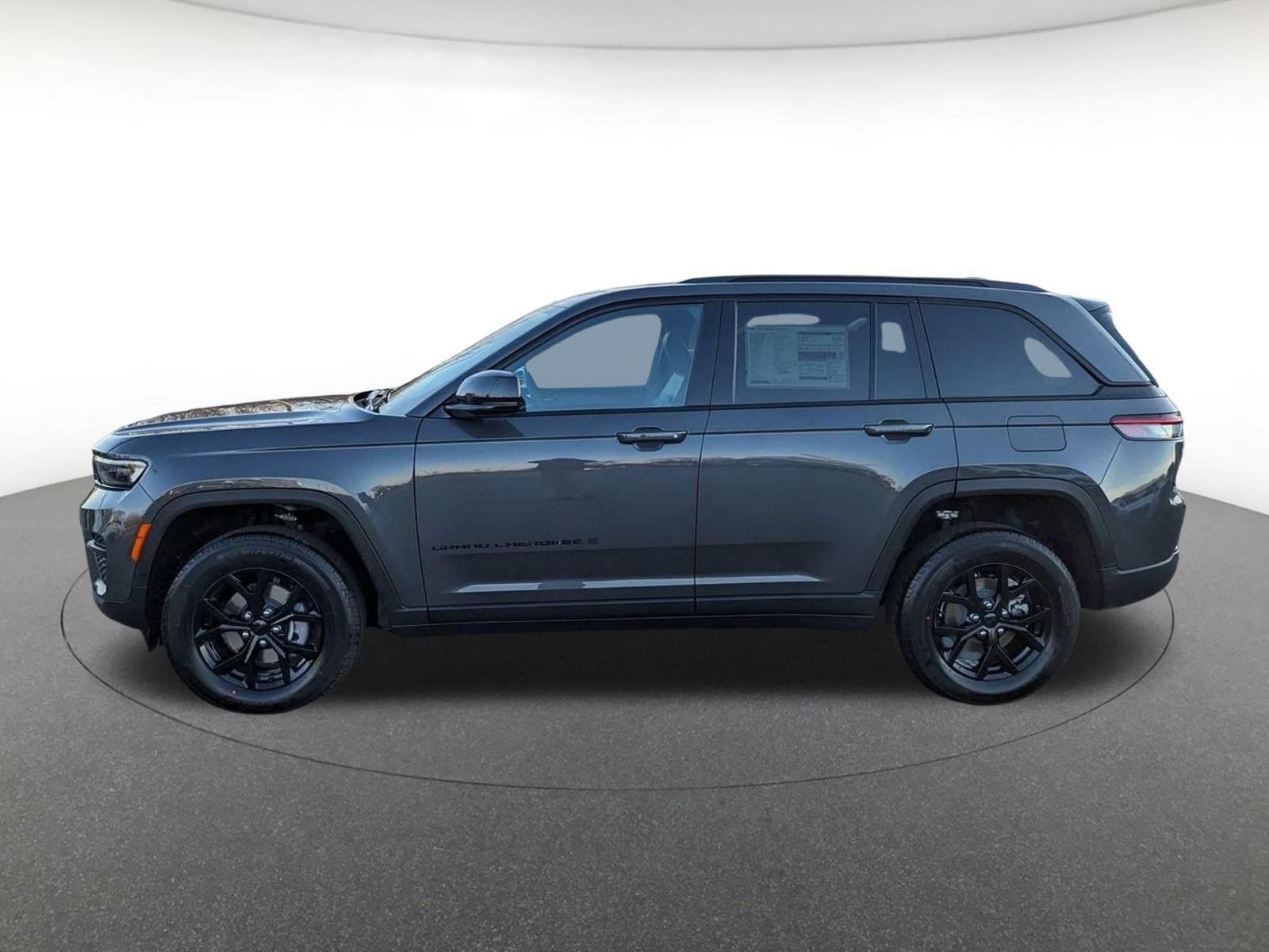 2025 Jeep Grand Cherokee Laredo Altitude photo 7