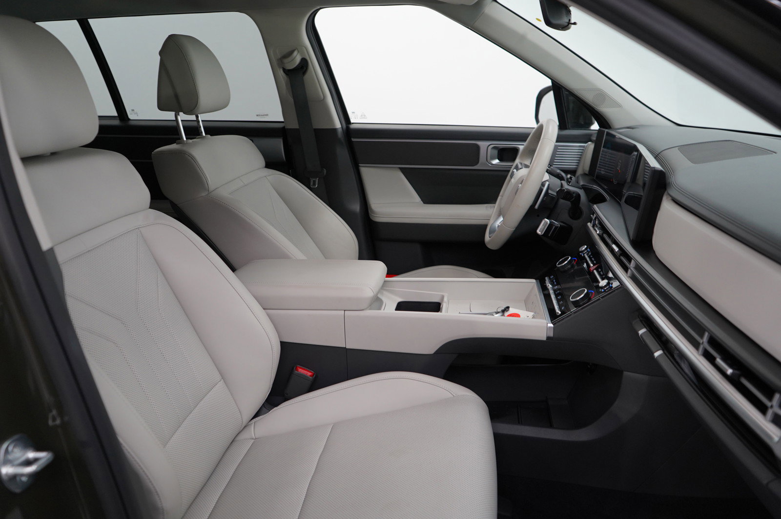 2025 Hyundai Santa Fe SEL photo 8