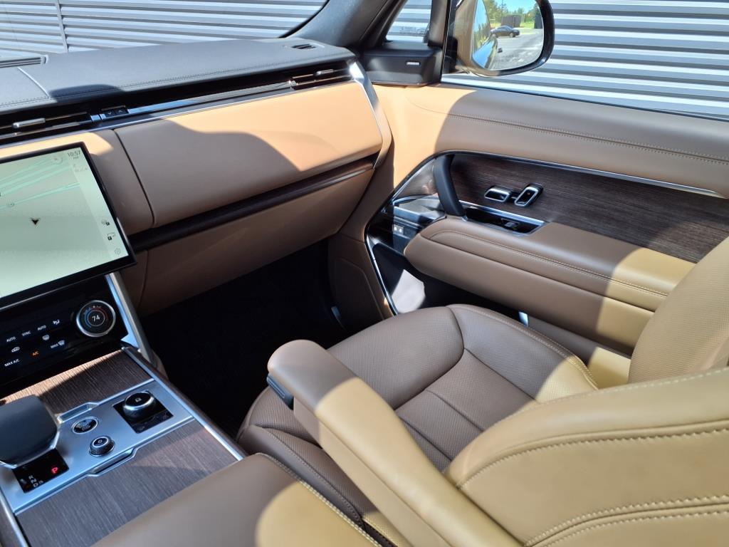 2023 Land Rover Range Rover SE photo 25