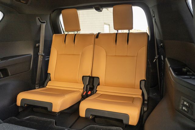 2025 Lexus LX 600 Luxury photo 9