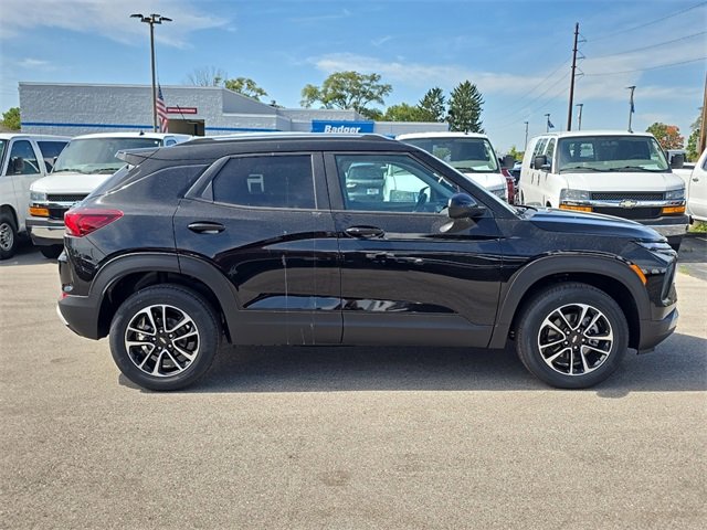 2026 Chevrolet Trailblazer LT photo 3