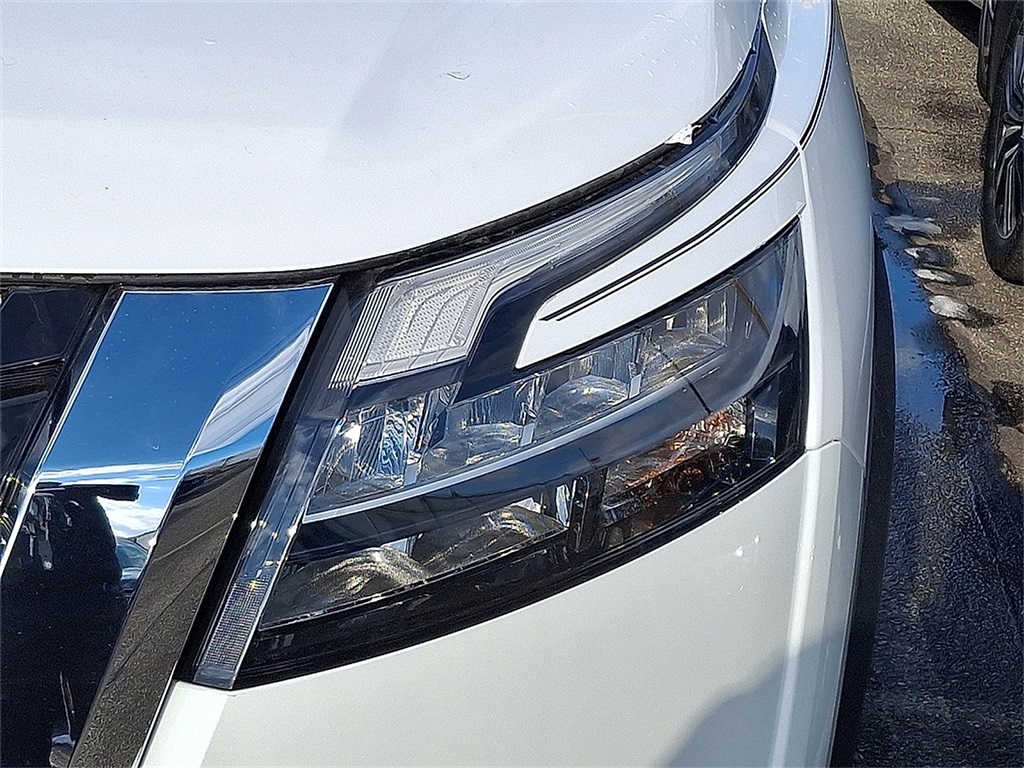2025 Nissan Pathfinder SV photo 4