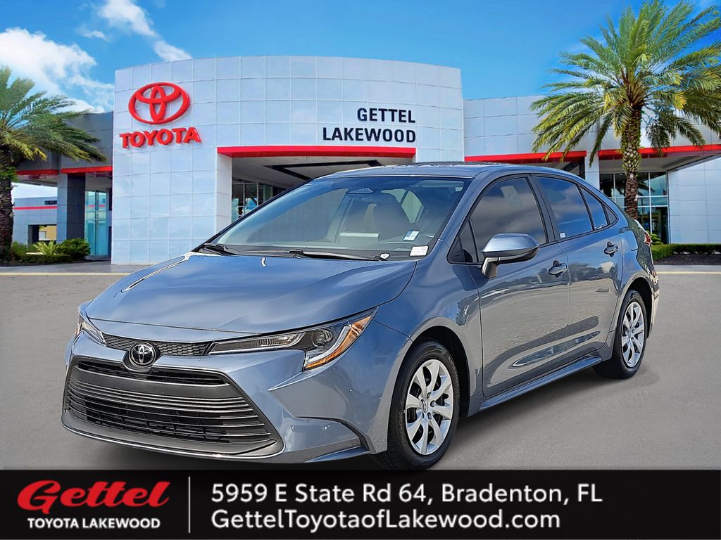 2024 Toyota Corolla LE's photo