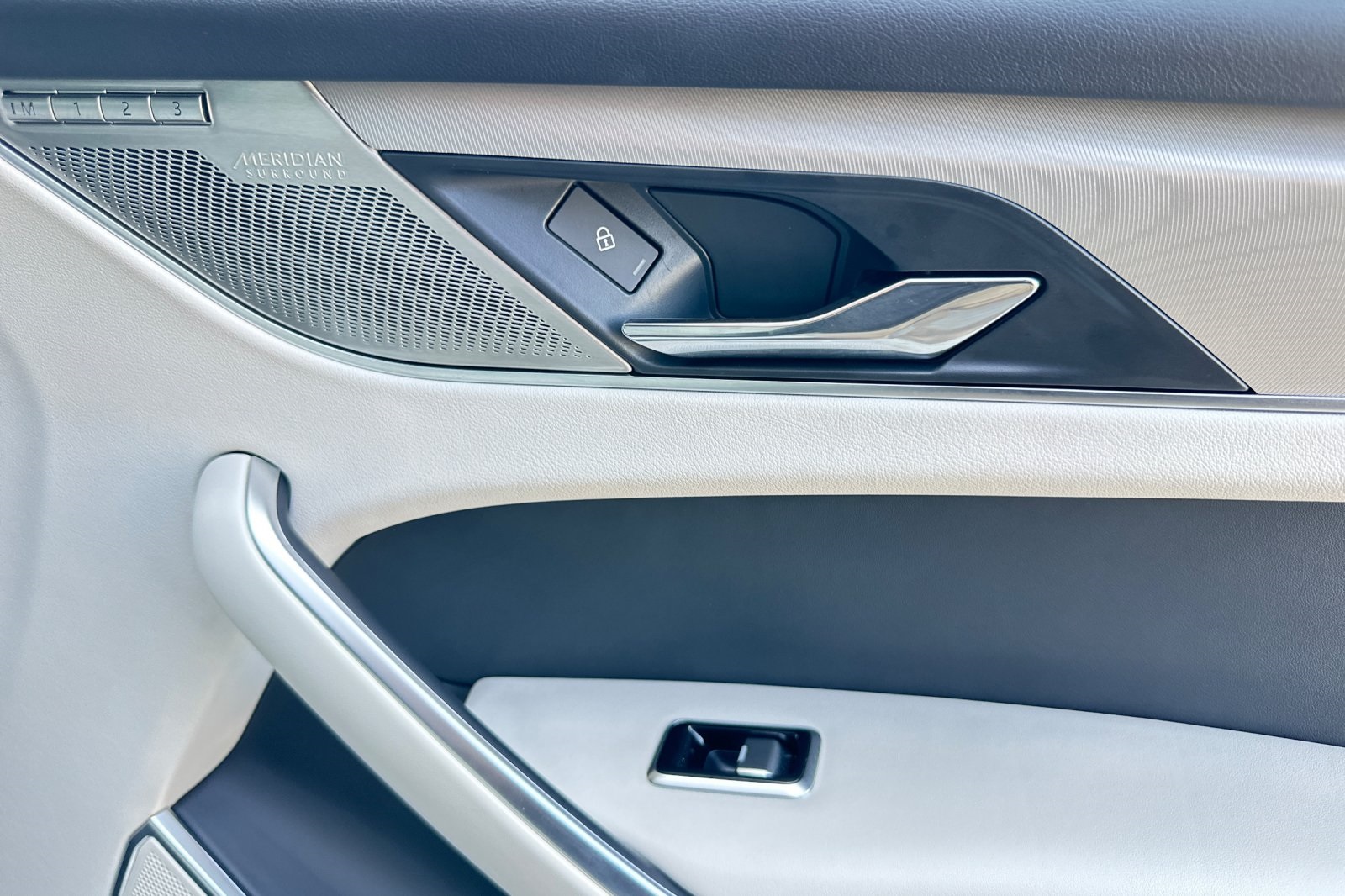 2025 Jaguar F-PACE P250 R-Dynamic S photo 19
