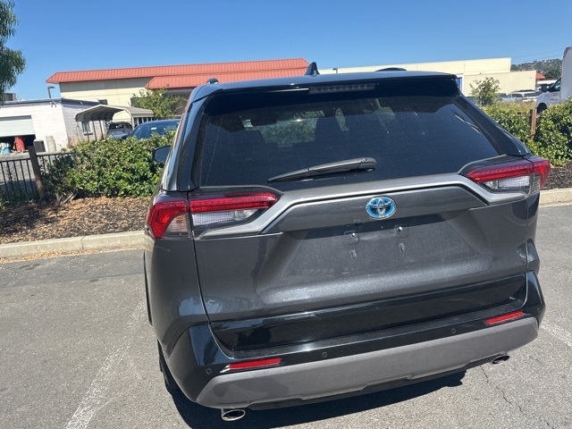 2020 Toyota RAV4 Hybrid XSE photo 9
