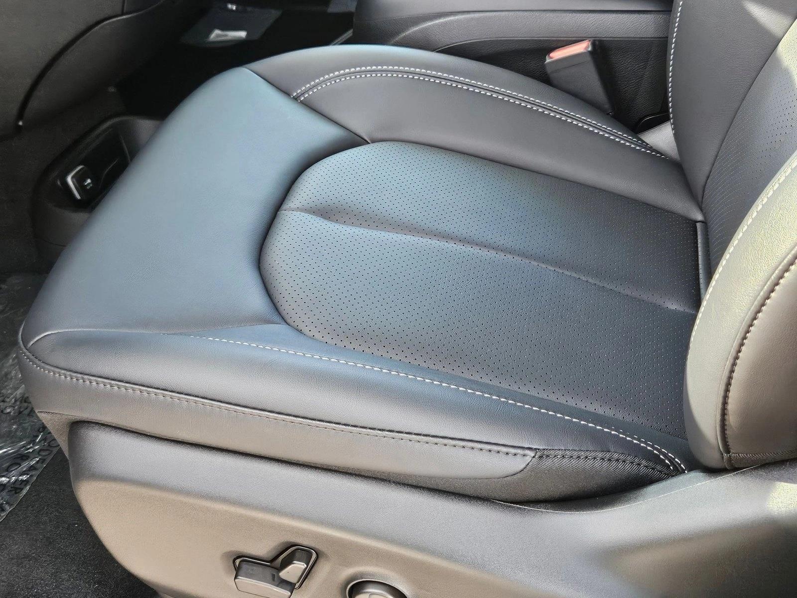 2025 Chrysler Pacifica photo 4