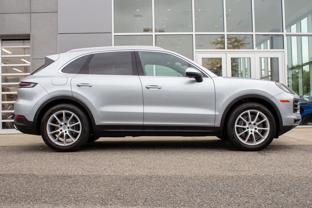 2024 Porsche Cayenne Base photo 4