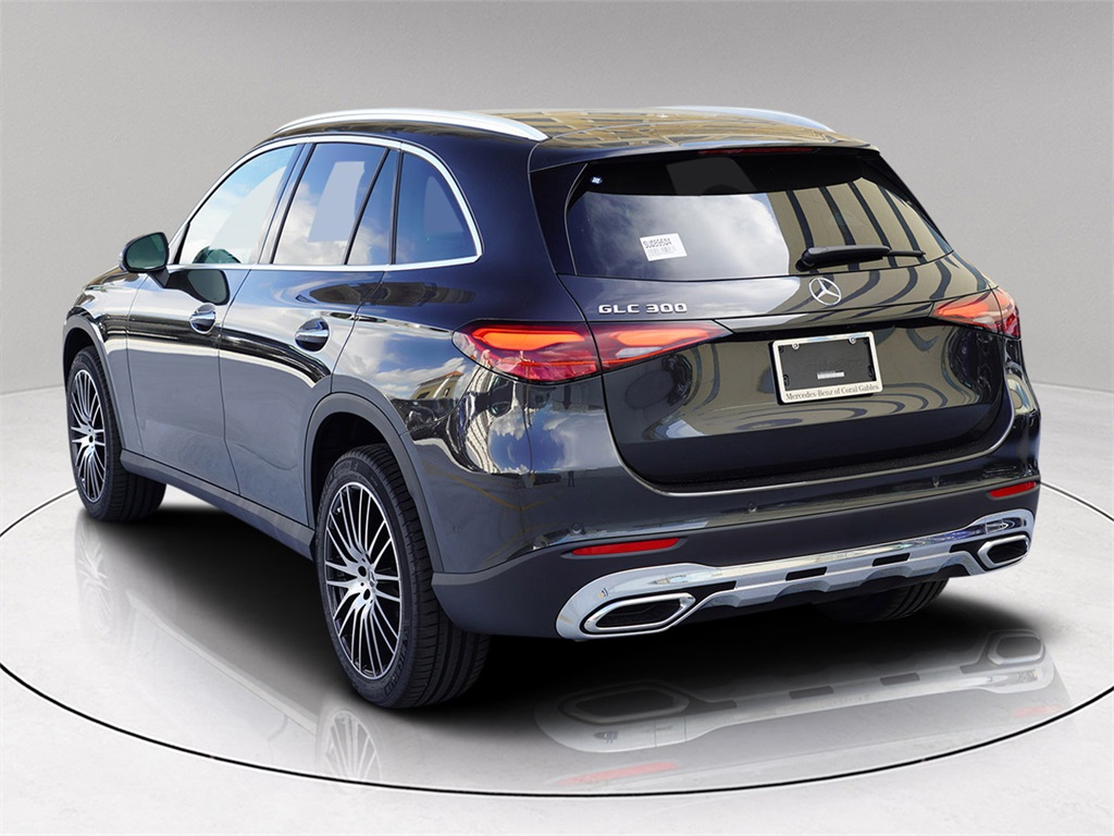 2025 Mercedes Benz GLC 300 photo 4