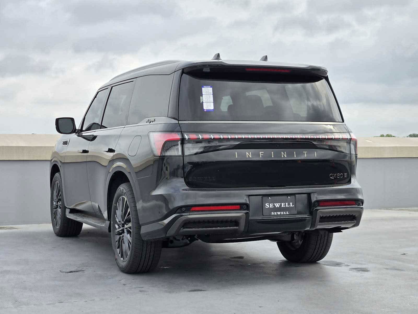 2025 Infiniti QX80 photo 3