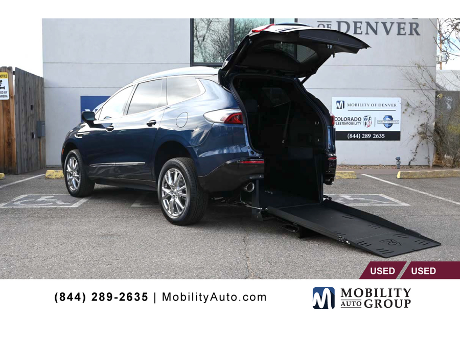 2023 Buick Enclave Essence's photo