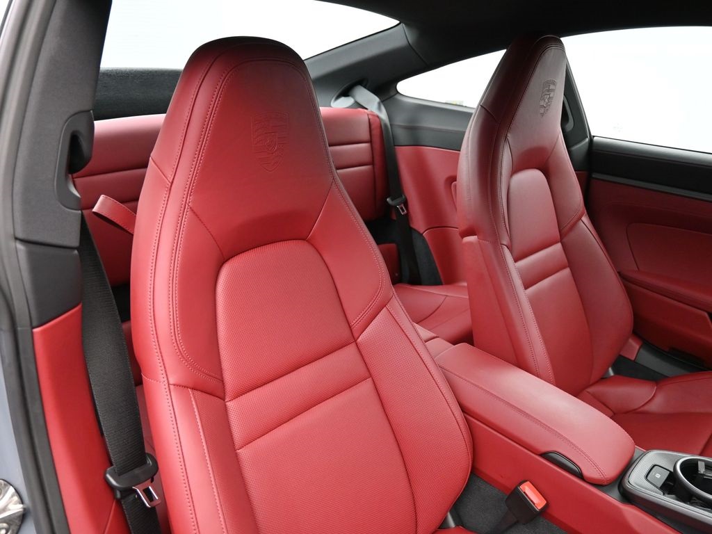 2024 Porsche 911 T 4 photo 11